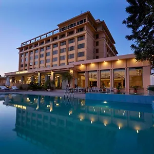 ***** Hotel The Everest Népal